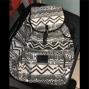 🎊🛍VS black & white Aztec/ full size